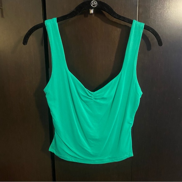 Green tank top - Picture 2 of 4